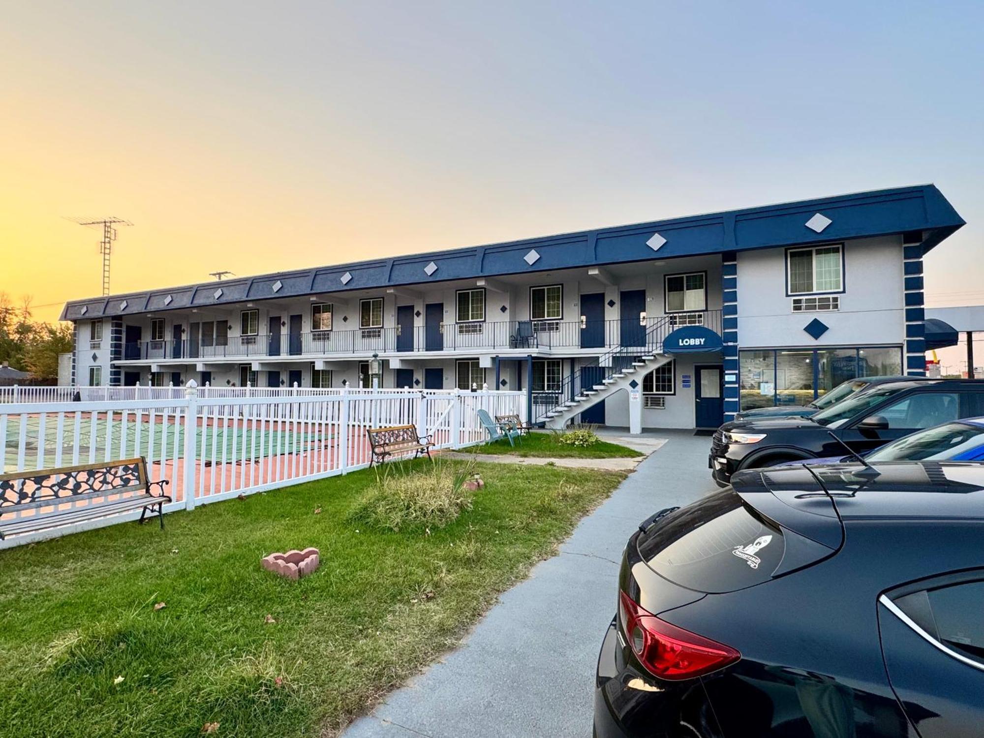 Rodeway Inn سانت جوزيف المظهر الخارجي الصورة